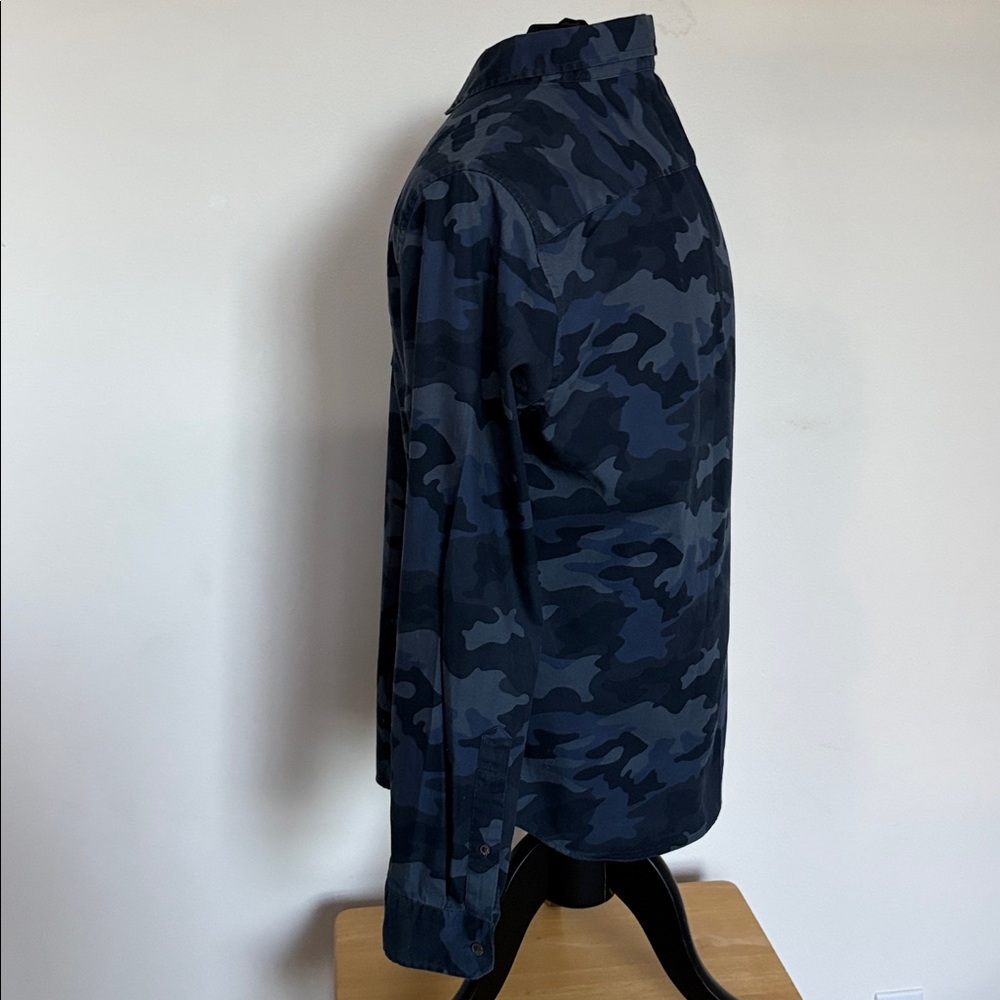 Banana Republic Untucked Slim Fit Men's Camouflage Button-Up Shirt Size Large - Picture 3 of 10